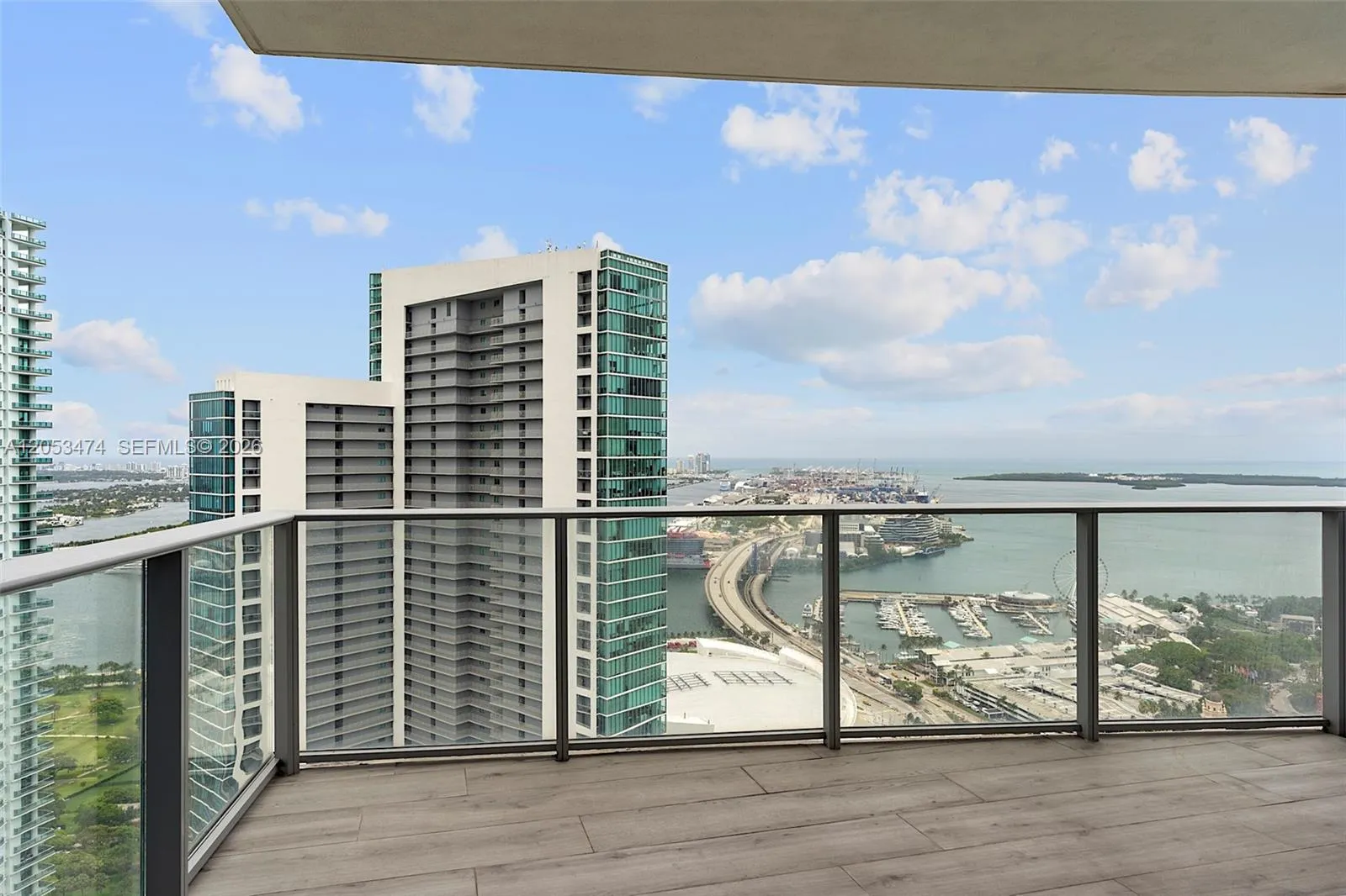 Foto de propiedad en 851 NE 1st Avenue 4407, Miami, FL 33132 Miami con MLS#