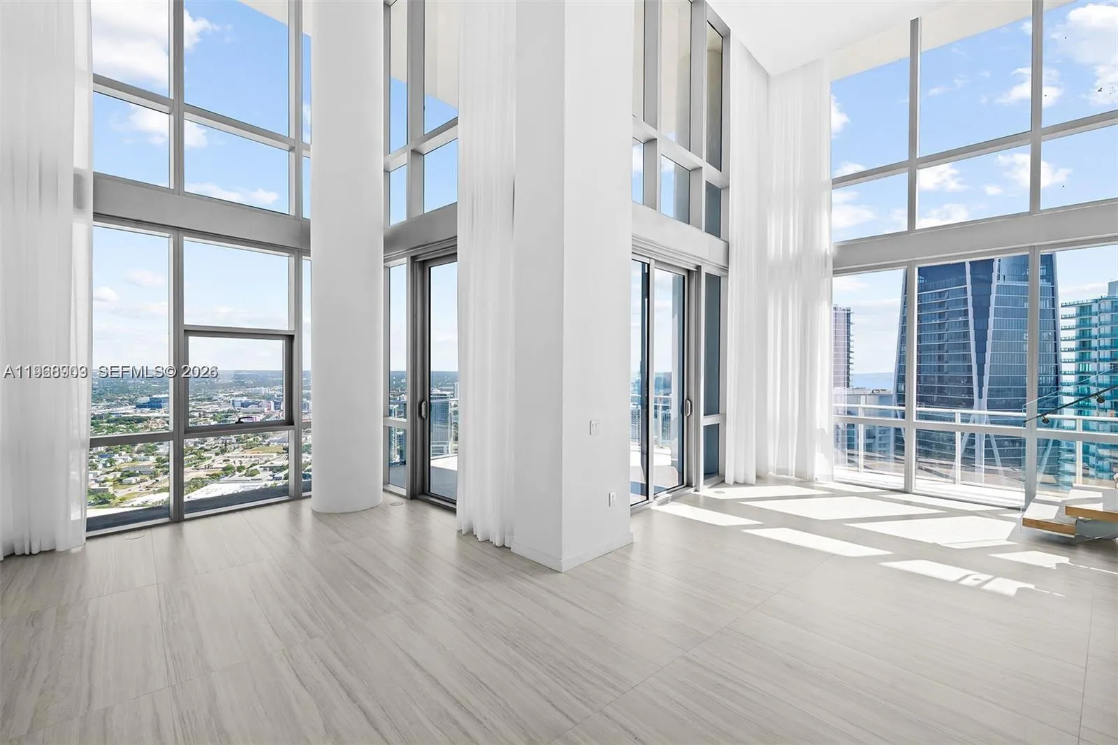 Foto de propiedad en 851 NE 1st Avenue 5001, Miami, FL 33132 Miami con MLS# 