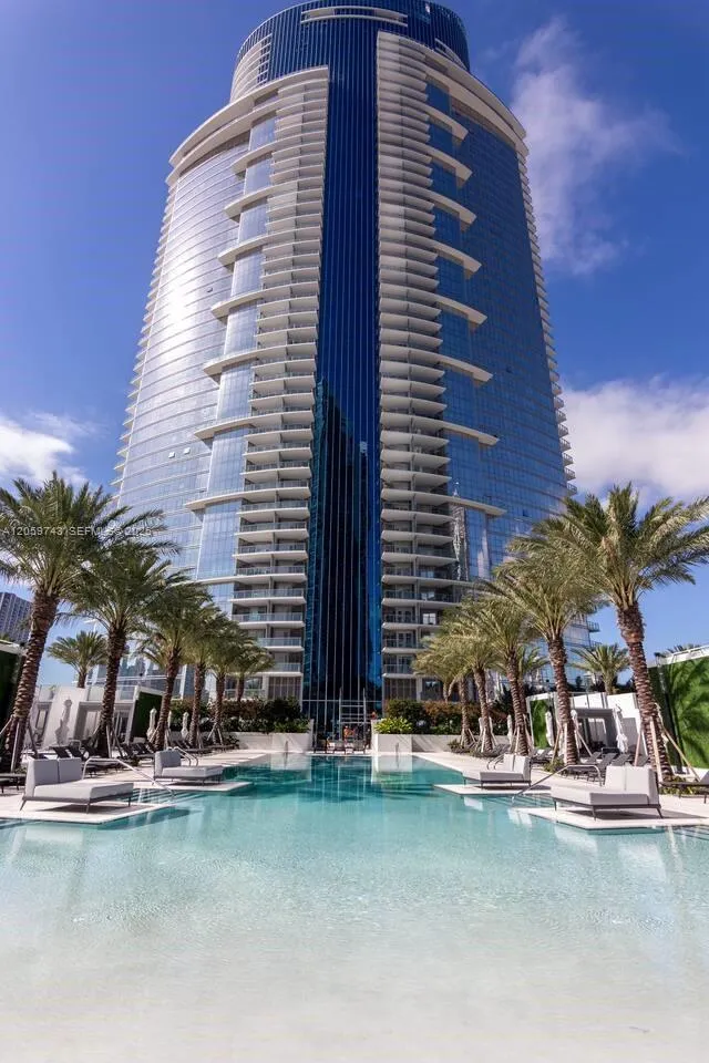 Foto de propiedad en 851 NE 1st Avenue 503, Miami, FL 33132 Miami con MLS#