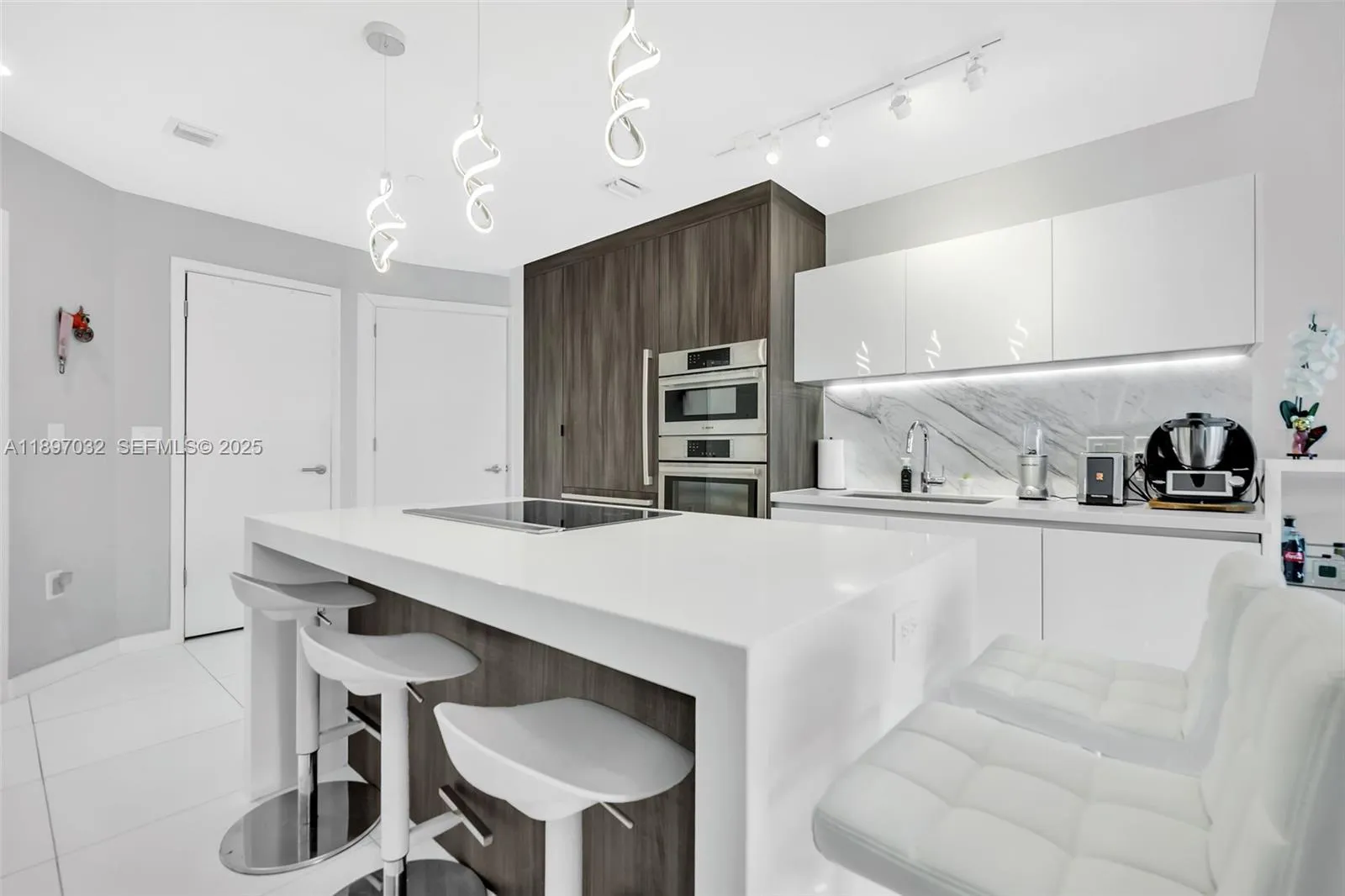 Foto de propiedad en 851 NE 1st Avenue 806, Miami, FL 33132 Miami con MLS#