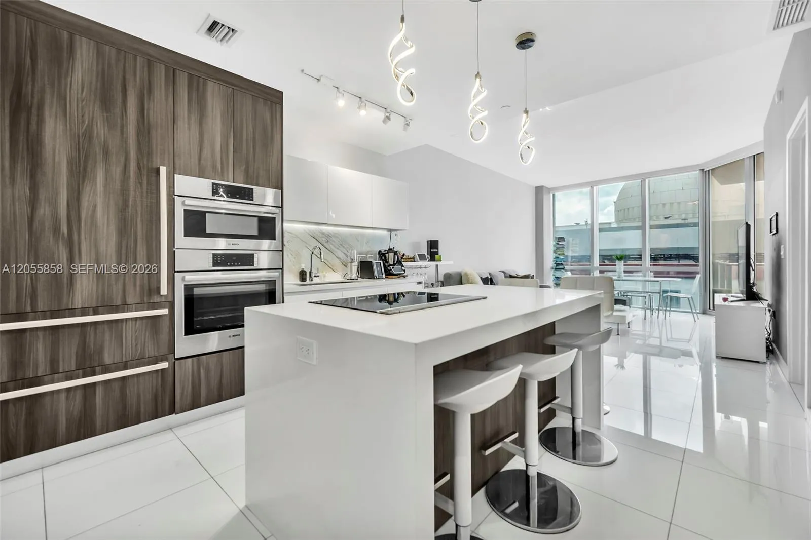 Foto de propiedad en 851 NE 1st Avenue 806, Miami, FL 33132 Miami con MLS#