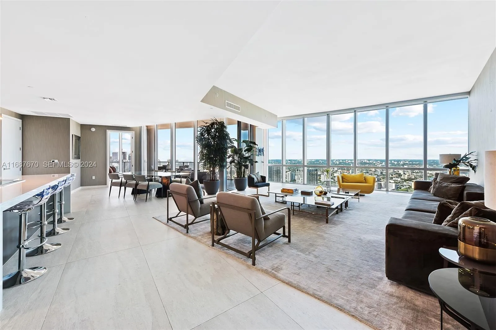 Foto de propiedad en 851 NE 1st Avenue PH 5112, Miami, FL 33132 Miami con MLS# 