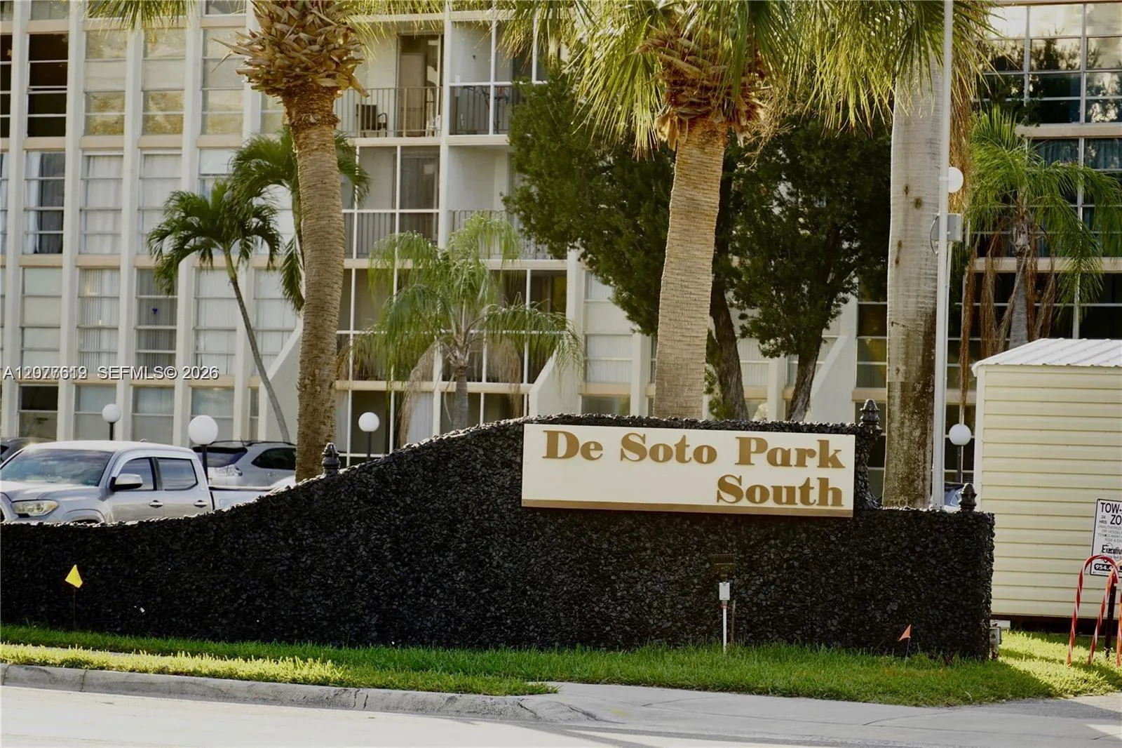 Foto de propiedad en 851 Three Island Boulevard 418, Hallandale Beach, FL 33009 Hallandale Beach con MLS# 