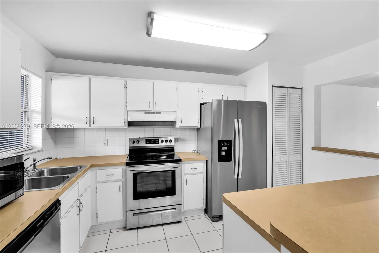 Foto de propiedad en 8513 Old Country Manor 415, Davie, FL 33328 Davie con MLS# 