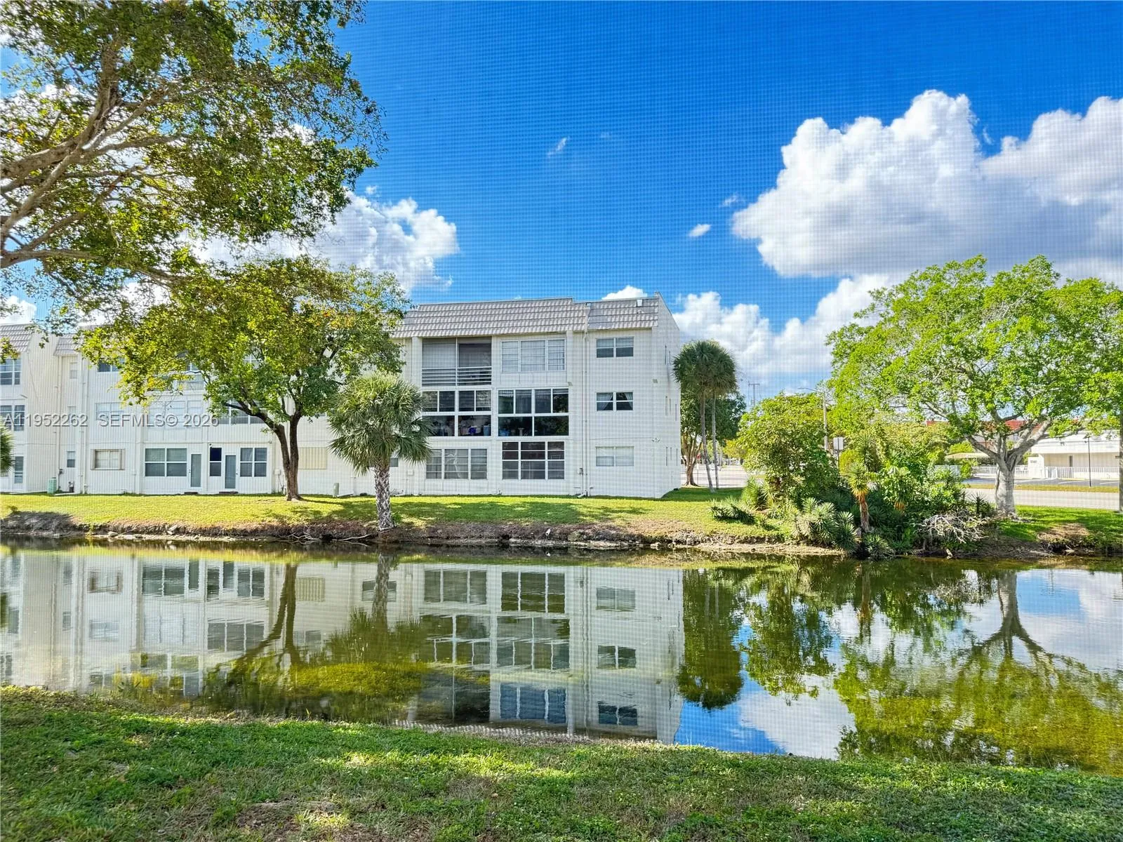 Foto de propiedad en 8515 Sunrise Lakes Boulevard 112, Sunrise, FL 33322 Sunrise con MLS# 
