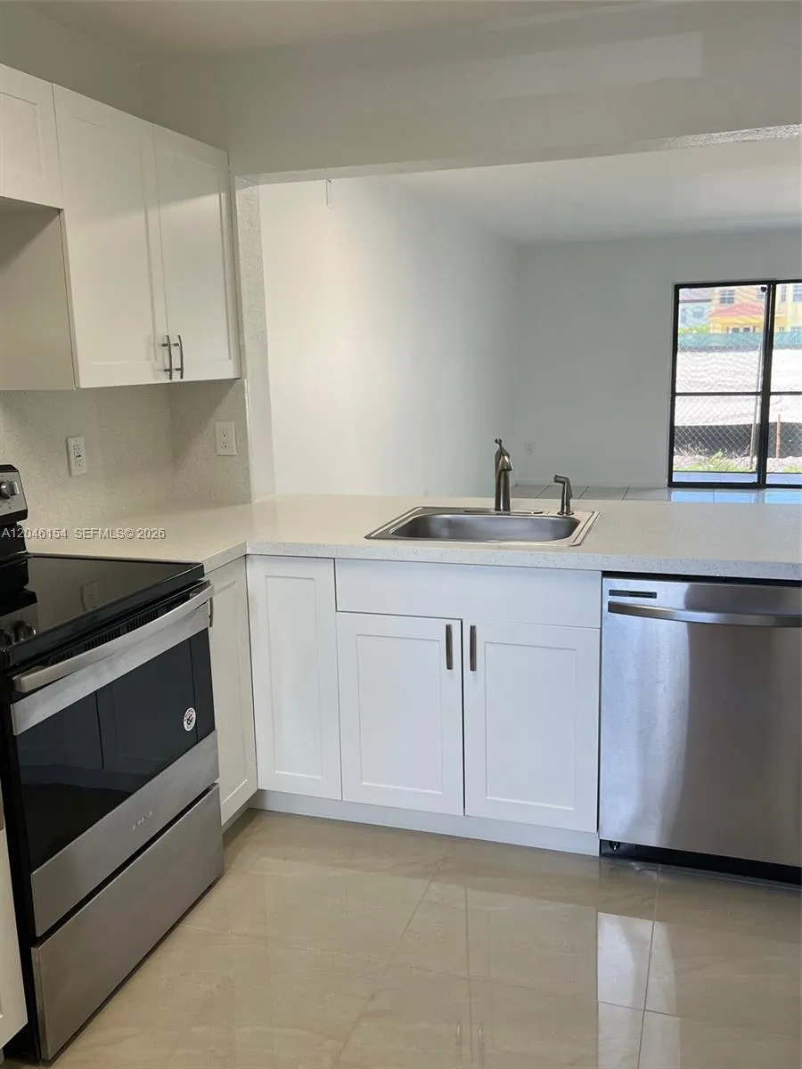 Alquilada 852 NE 209th Street 104-38, Miami, FL 33179, Miami, FL 33179
