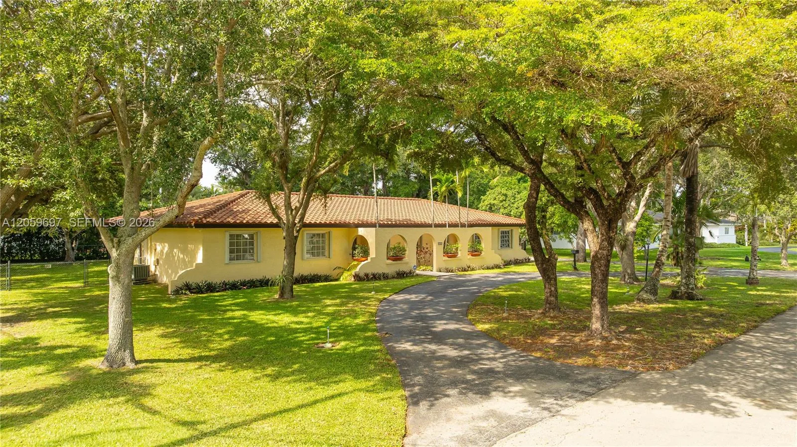 Foto de propiedad en 8520 SW 119 Street, FL 33156  con MLS# 
