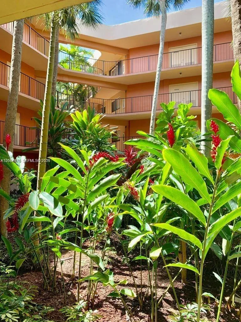 Foto de propiedad en 8520 SW 133rd Ave Road 213, Miami, FL 33183 Miami con MLS#