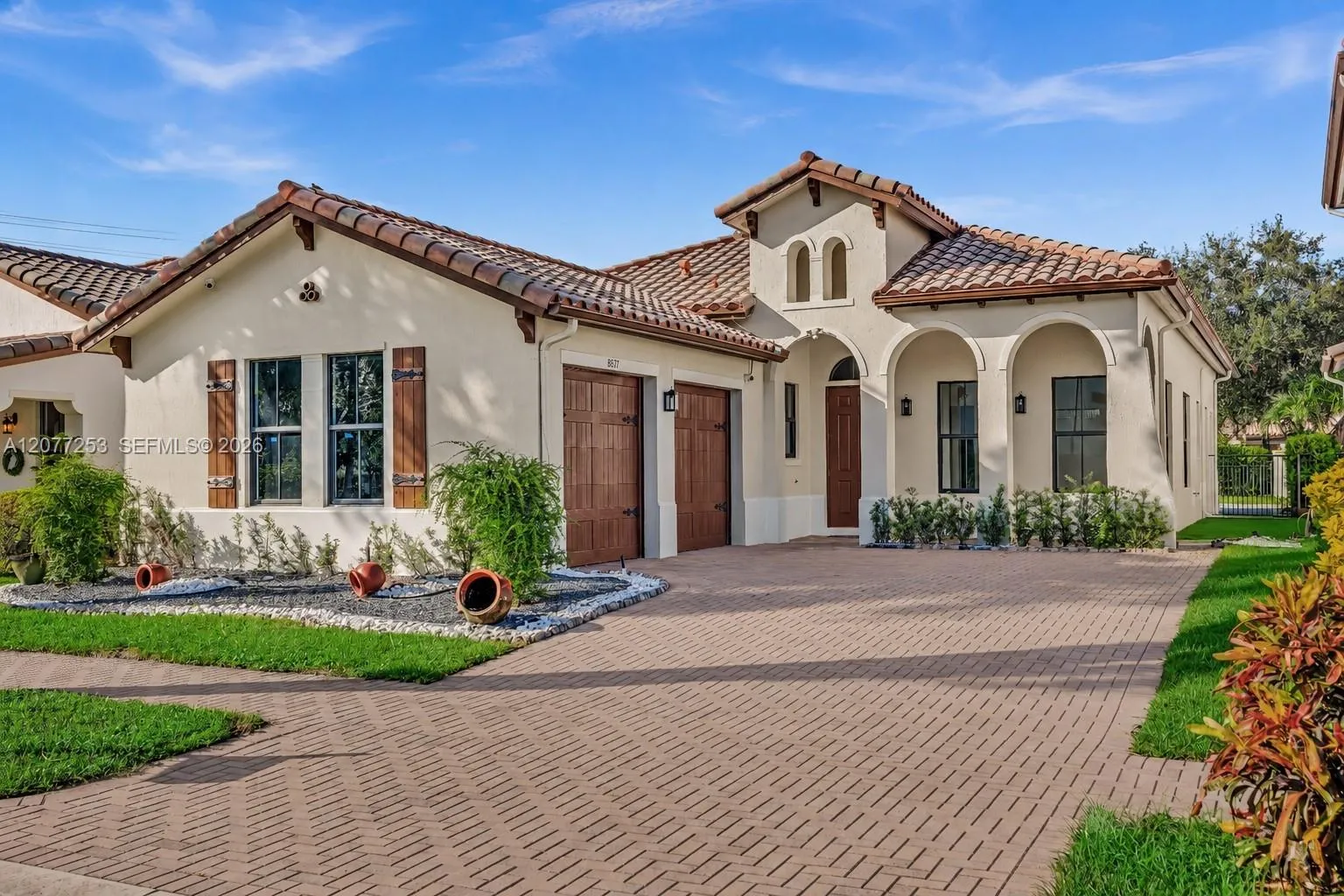Foto de propiedad en 8527 NW 39th Court, Cooper City, FL 33024 Cooper City con MLS# 