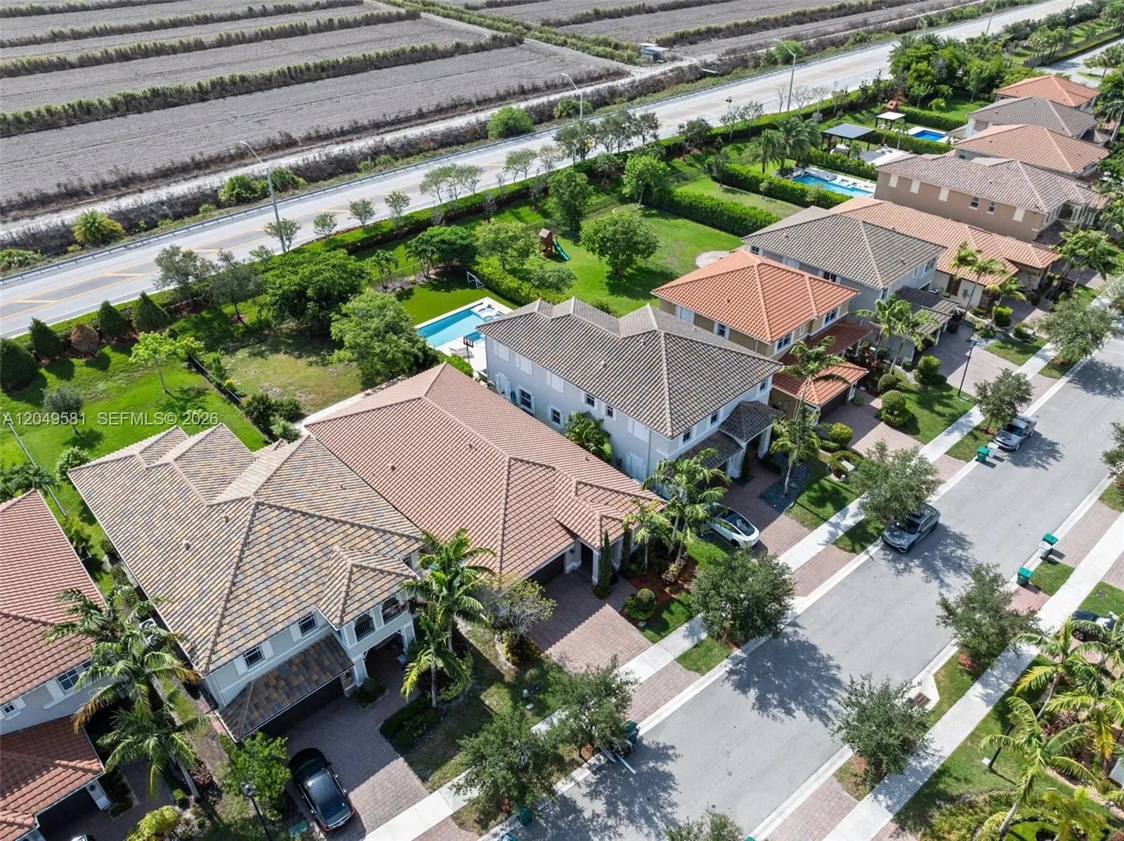 Foto de propiedad en 8530 Miralago Way, Parkland, FL 33076 Parkland con MLS# 