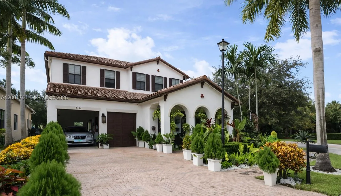 Foto de propiedad en 8537 NW 39th Court, Cooper City, FL 33024 Cooper City con MLS# 