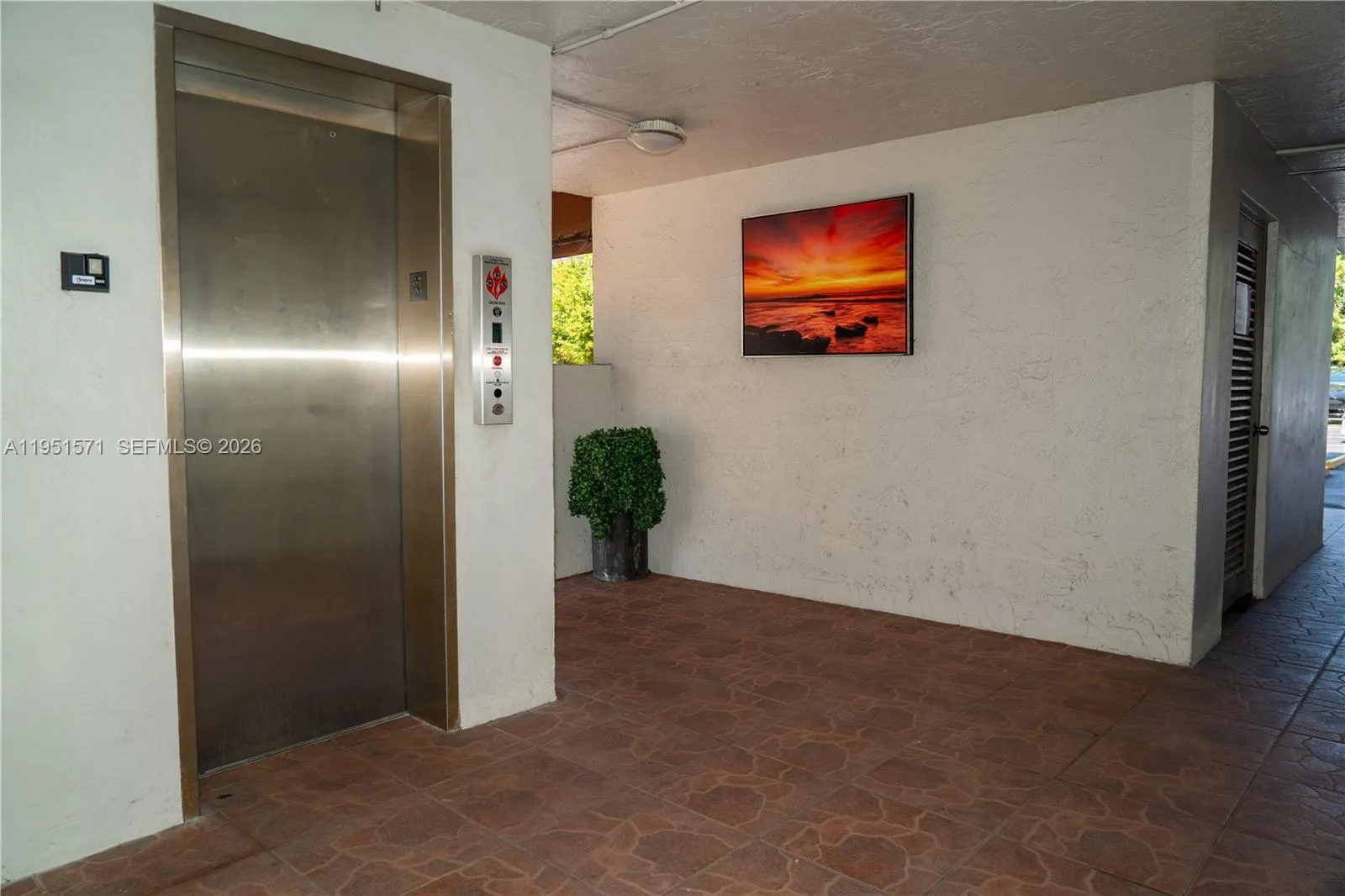 Foto de propiedad en 854 NW 87th Avenue 405, Miami, FL 33172 Miami con MLS# 