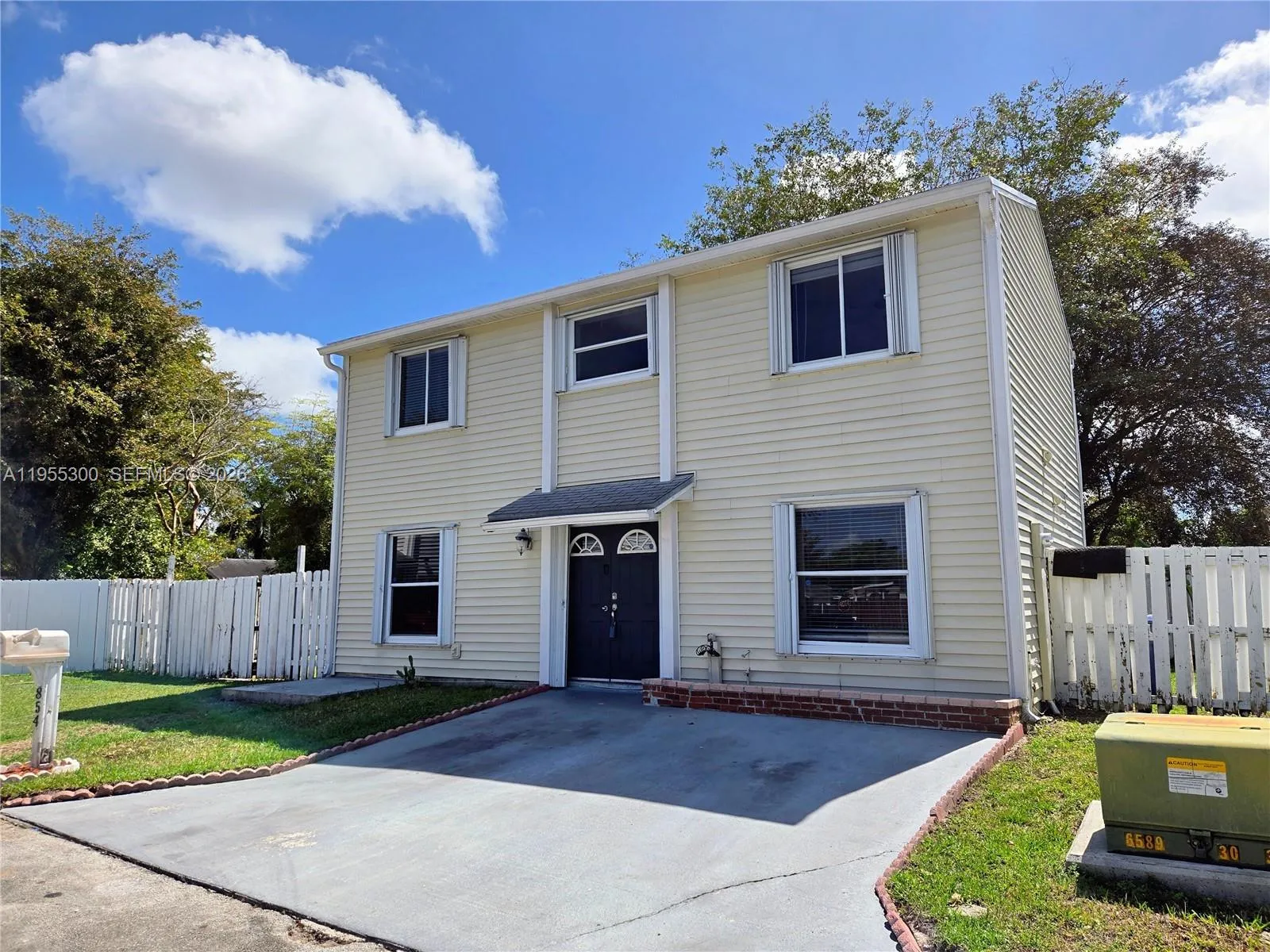 Foto de propiedad en 854 SW 8th Place, Florida City, FL 33034 Florida City con MLS# 