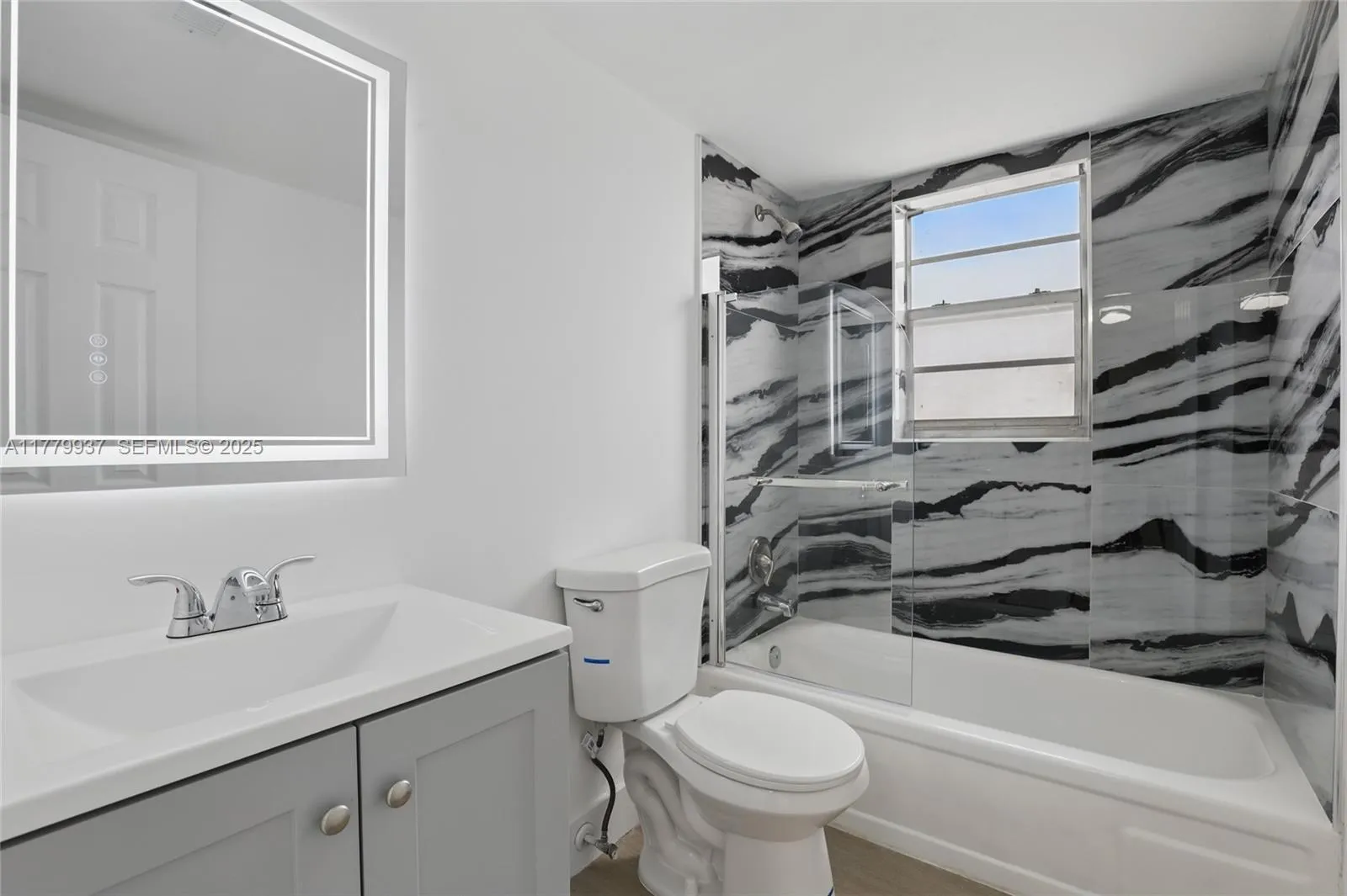 Foto de propiedad en 8540 N Sherman Circle 408, Miramar, FL 33025 Miramar con MLS# 
