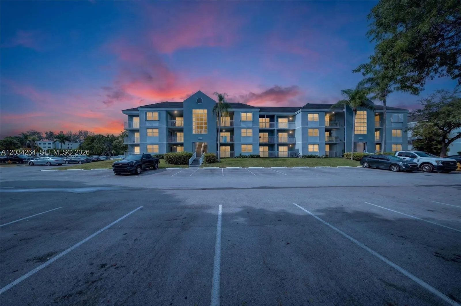 Foto de propiedad en 8540 SW 212th Street 202, Cutler Bay, FL 33189 Cutler Bay con MLS# 