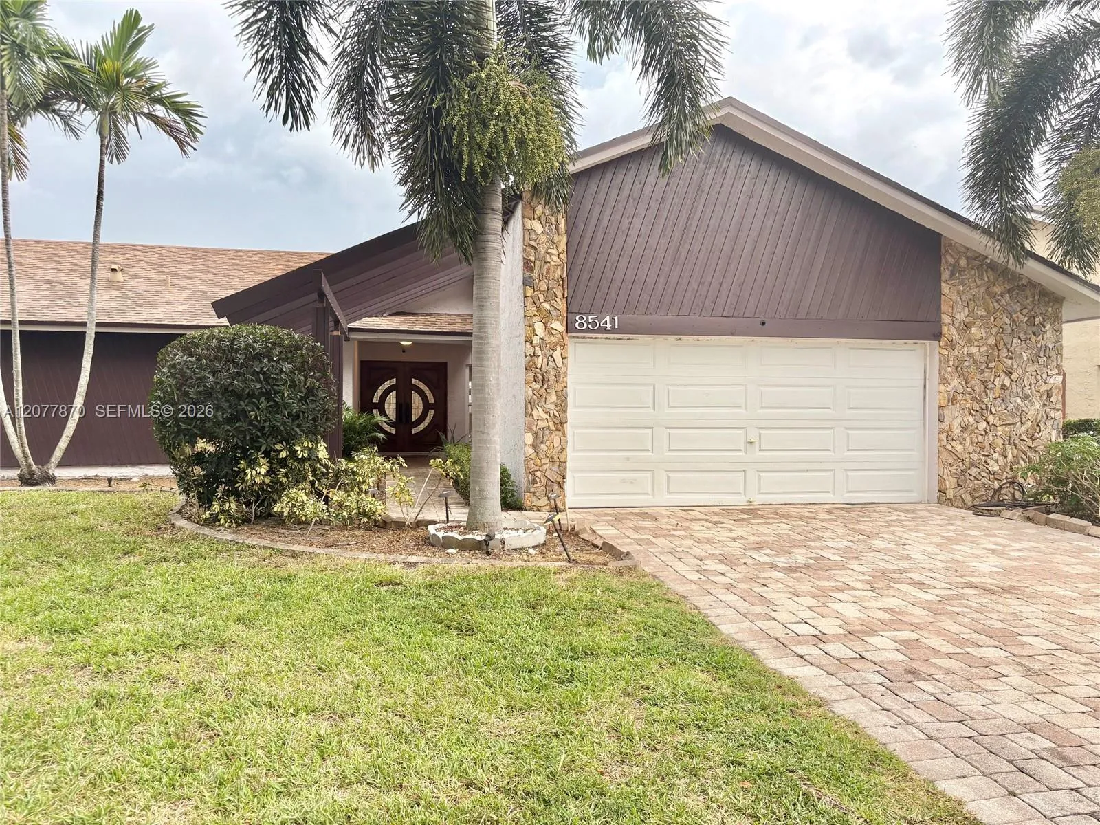 Foto de propiedad en 8541 NW 54th Street, Lauderhill, FL 33351 Lauderhill con MLS# 