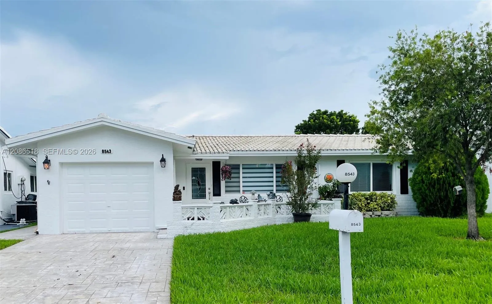 Foto de propiedad en 8543 NW 13th Court, Plantation, FL 33322 Plantation con MLS# 