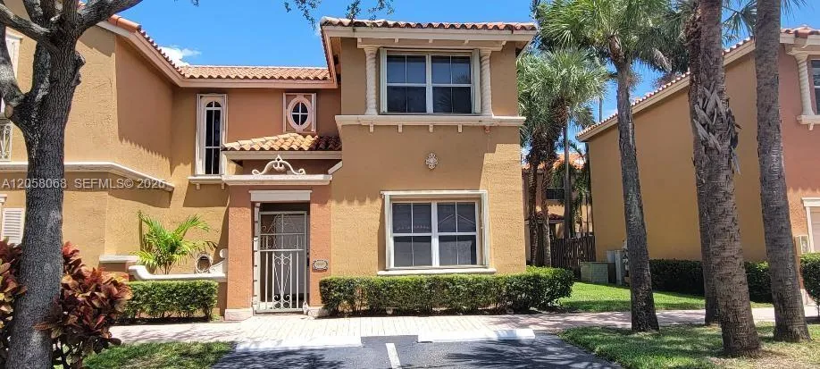 Foto de propiedad en 8545 NW 140th Street 1101, Miami Lakes, FL 33016 Miami Lakes con MLS# 