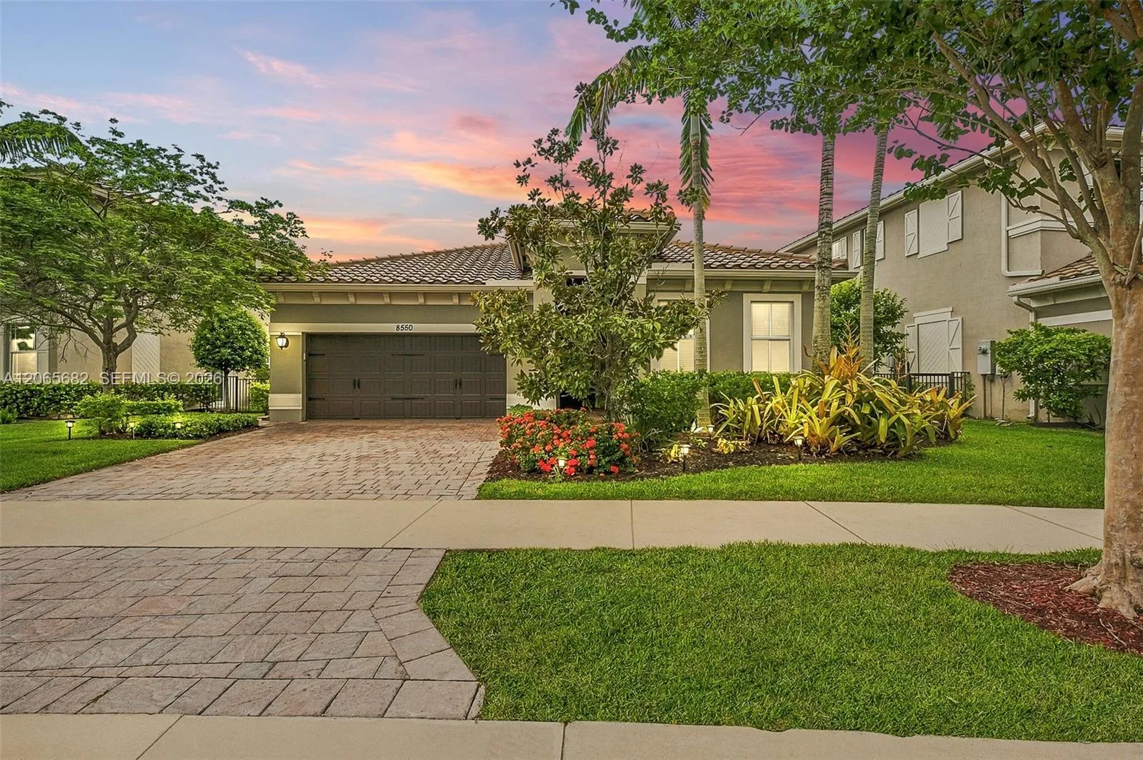 Foto de propiedad en 8550 Lakeside Bend, Parkland, FL 33076 Parkland con MLS# 