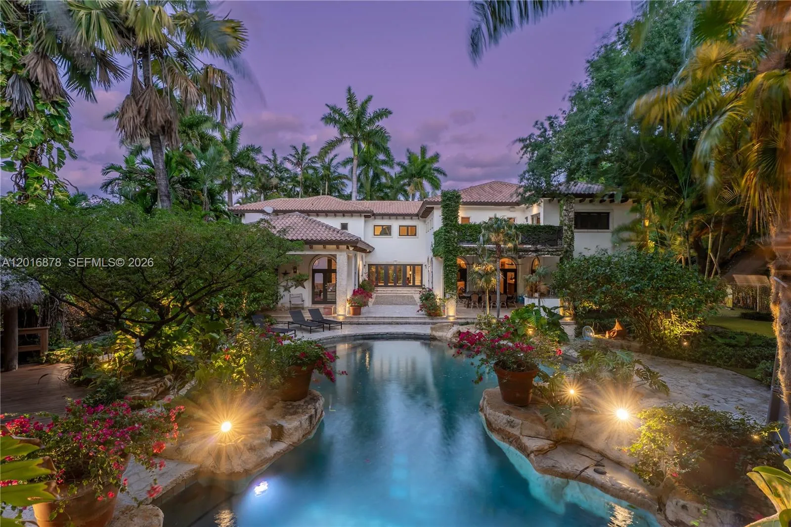 Foto de propiedad en 8550 Old Cutler Road, Coral Gables, FL 33143 Coral Gables con MLS# 