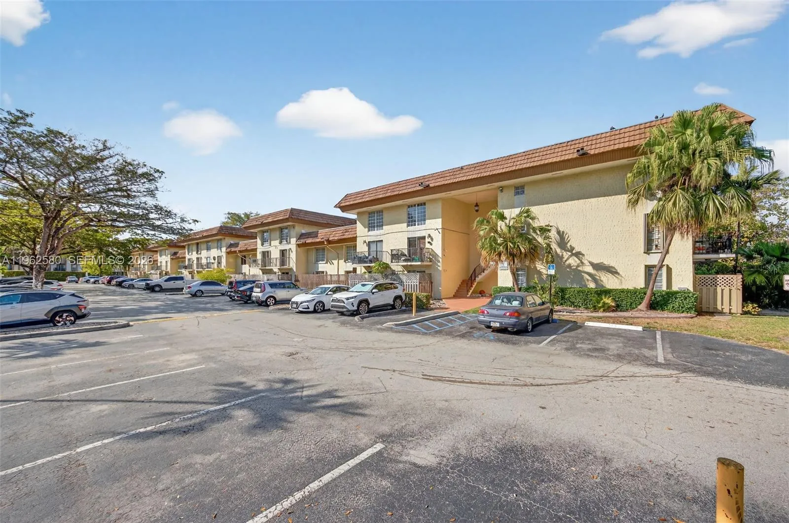 Foto de propiedad en 8550 SW 109th Avenue 5-110, Miami, FL 33173 Miami con MLS# 