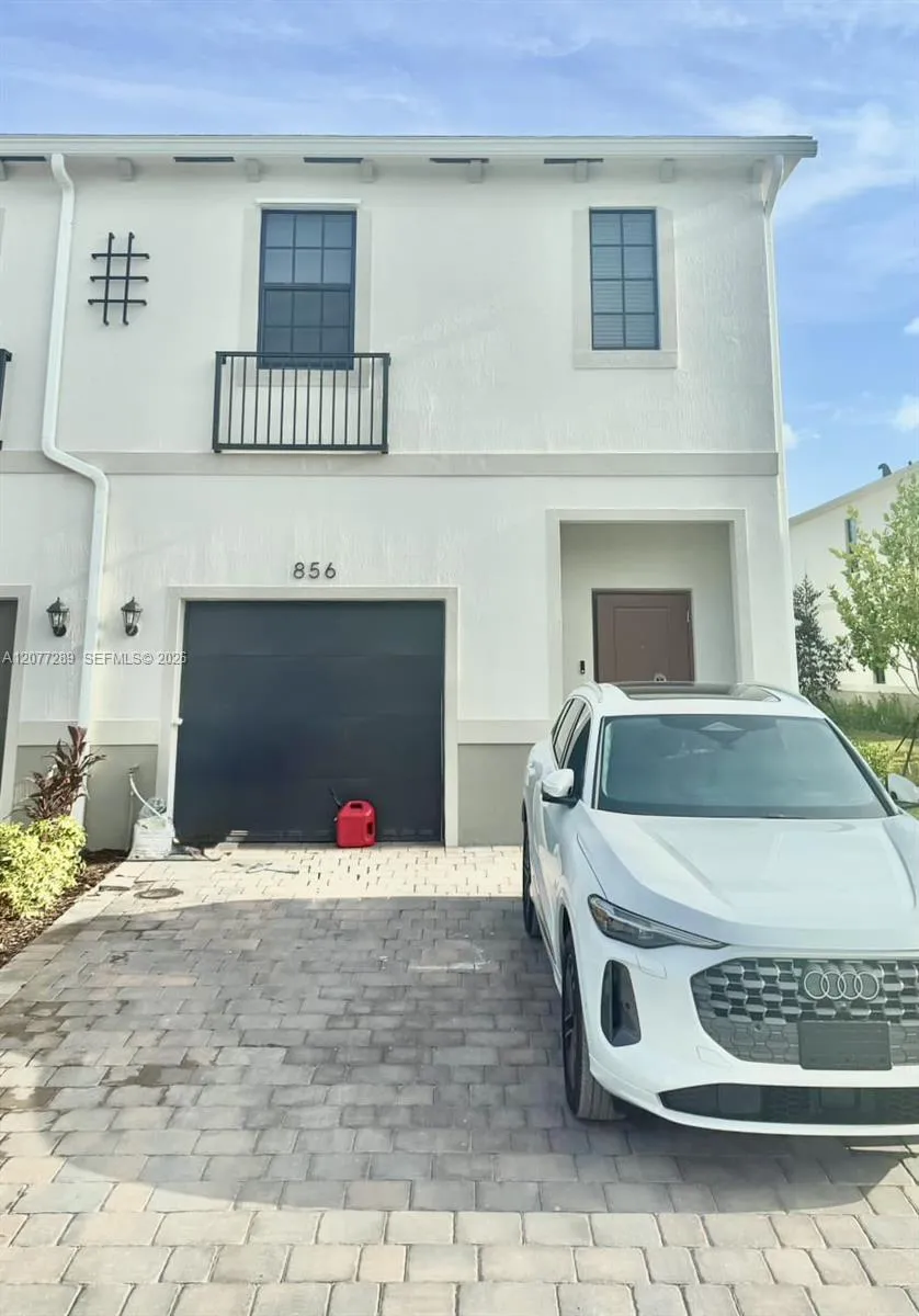 Foto de propiedad en 856 SW 11th Way, Florida City, FL 33034 Florida City con MLS# 
