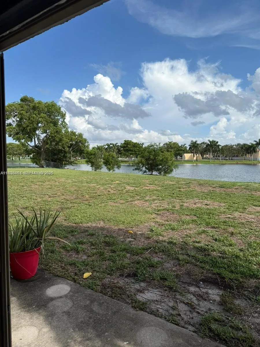 En Venta 8560 N Sherman Circle 105, Miramar, FL 33025, Miramar, FL 33025