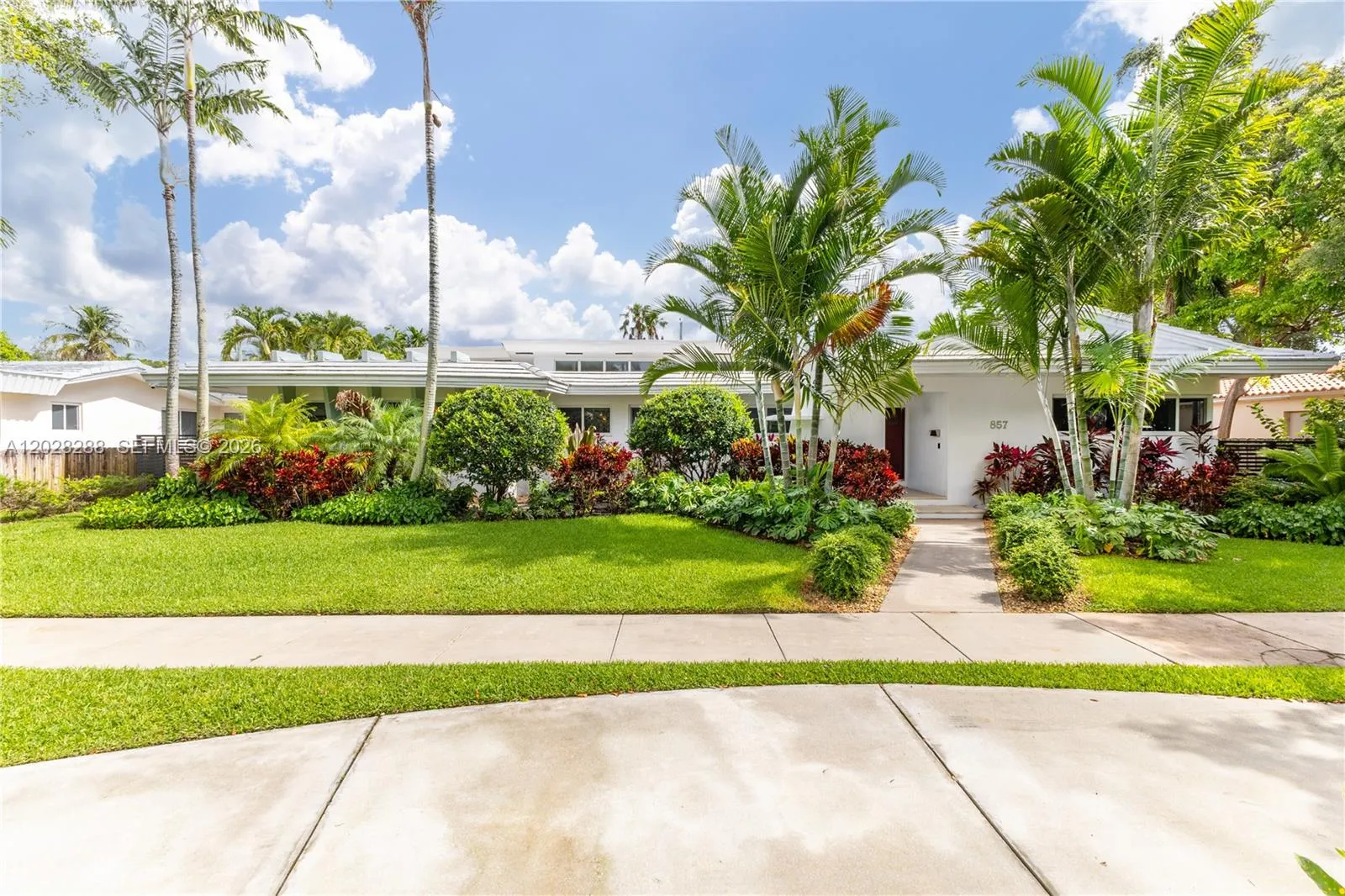 Foto de propiedad en 857 NE 98th Street, Miami Shores, FL 33138 Miami Shores con MLS# 