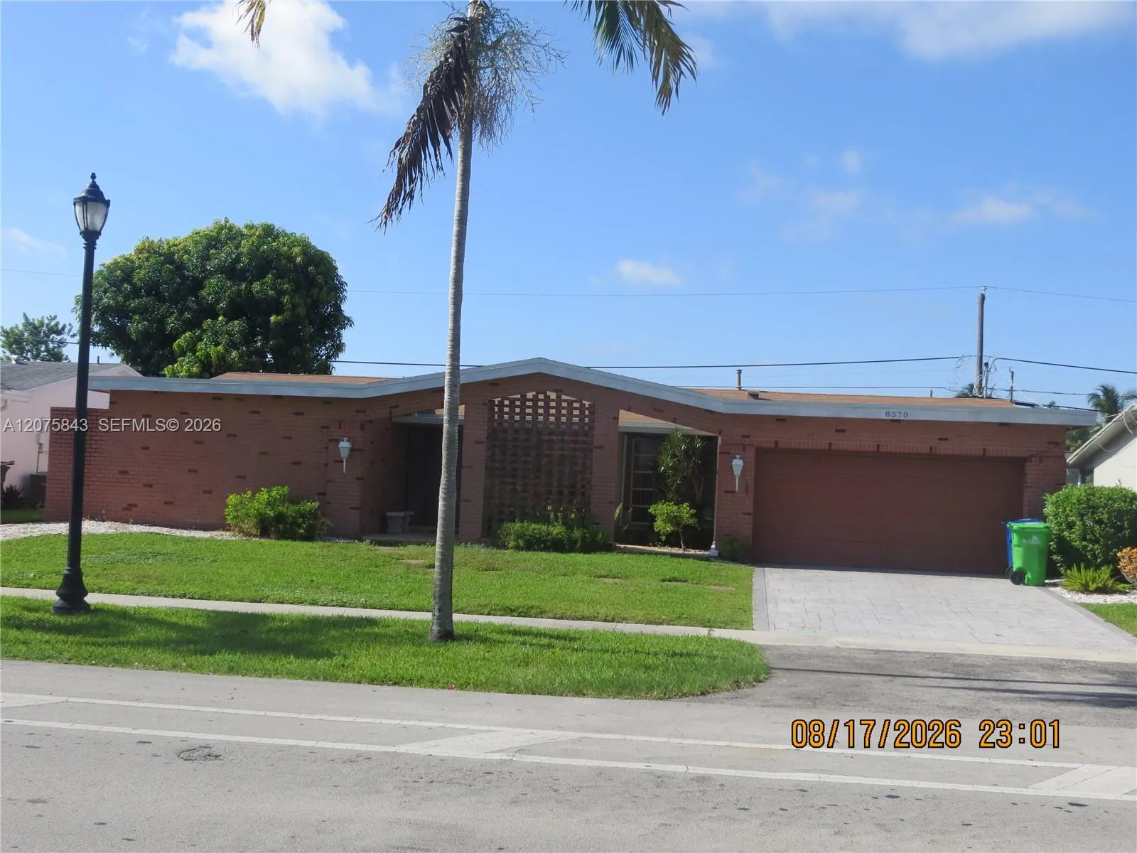 Foto de propiedad en 8570 Sunset Strip 8570, Sunrise, FL 33322 Sunrise con MLS# 
