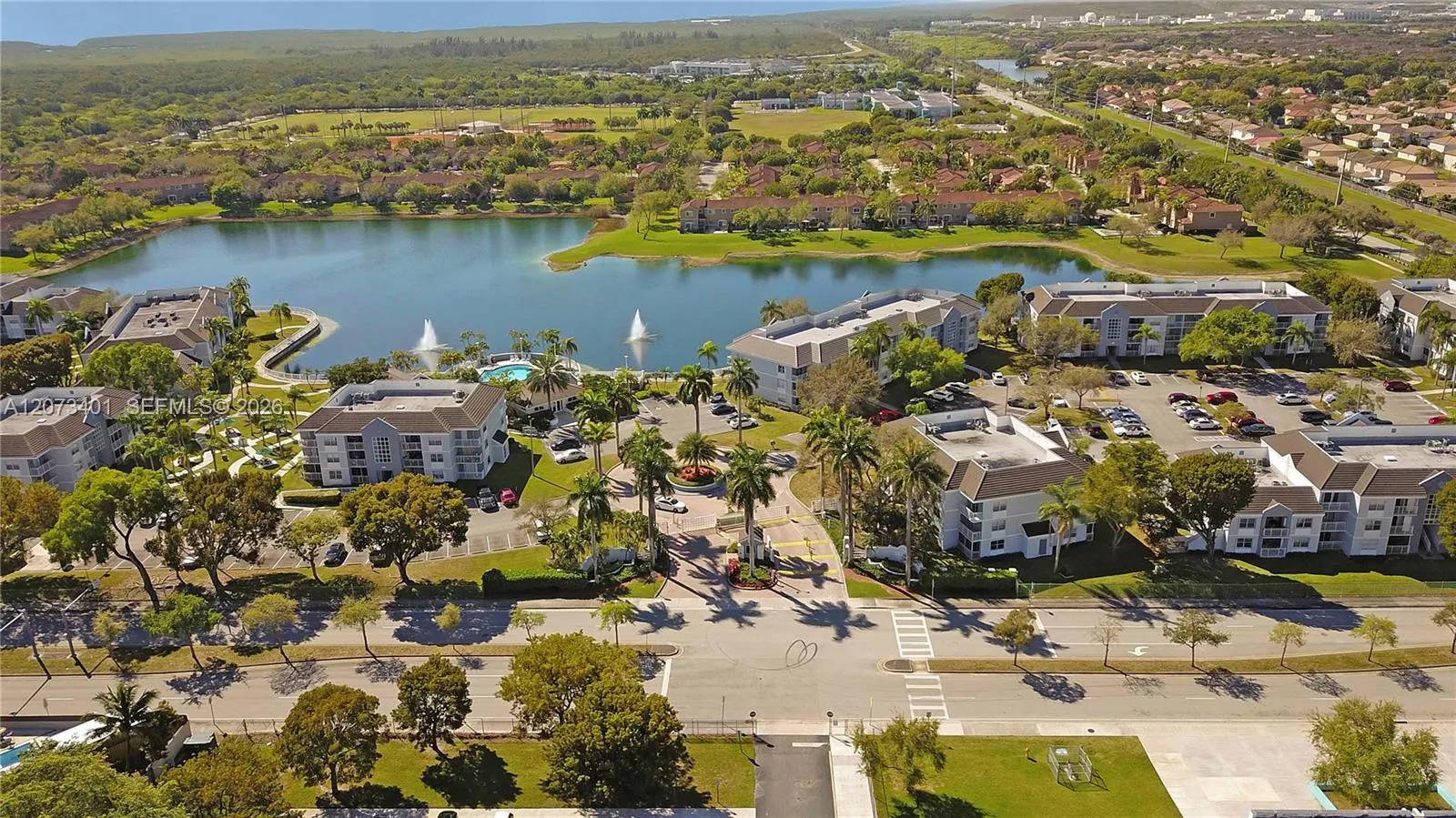 Foto de propiedad en 8580 SW 212th Street 105, Cutler Bay, FL 33189 Cutler Bay con MLS# 