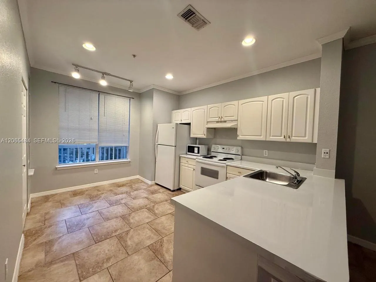 Foto de propiedad en 860 N Orange Avenue 258, Orlando, FL 33180 Orlando con MLS# 