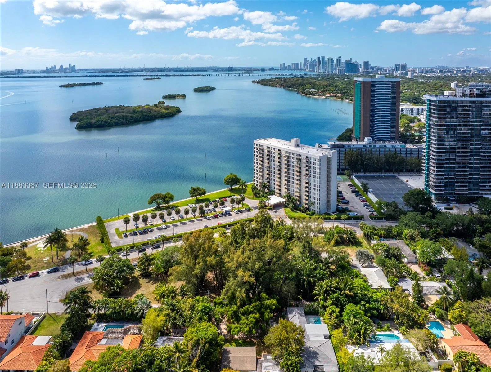 Foto de propiedad en 860 NE 70th Street, Miami, FL 33138 Miami con MLS# 