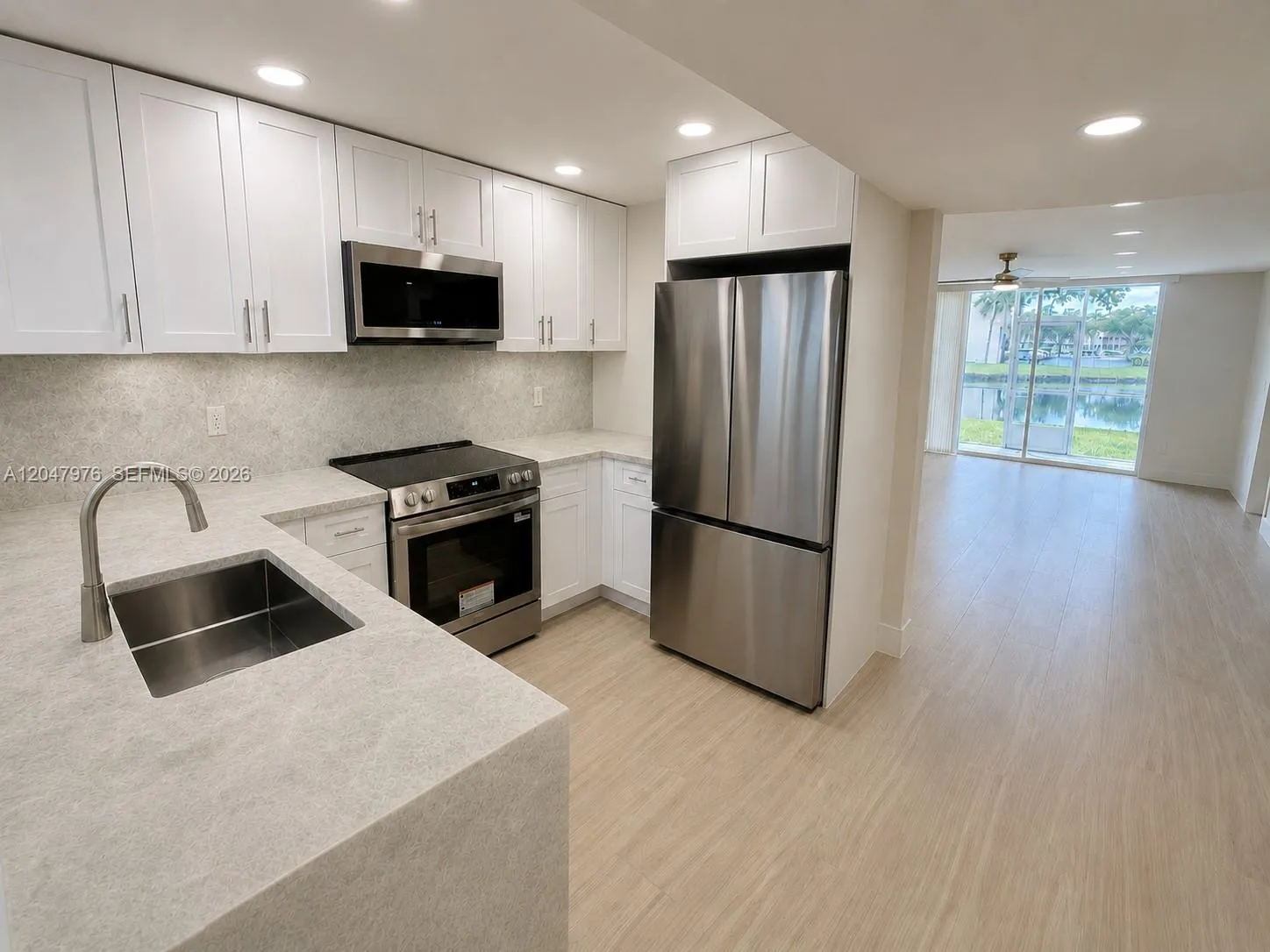 Foto de propiedad en 8600 Sunrise Lakes Boulevard 102, Sunrise, FL 33322 Sunrise con MLS# 