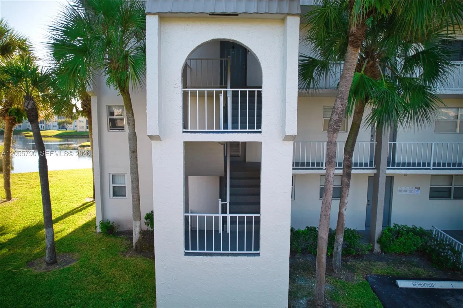 Foto de propiedad en 8600 Sunrise Lakes Boulevard 201, Sunrise, FL 33322 Sunrise con MLS# 