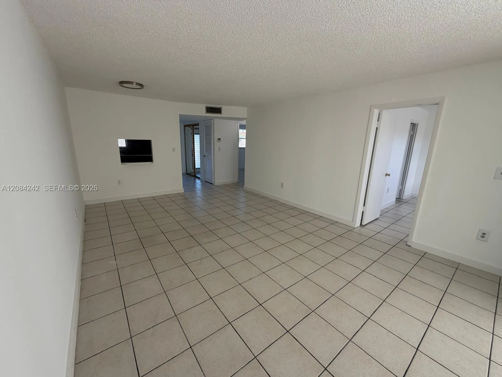 En Renta 8600 Sunrise Lakes Boulevard 211, Sunrise, FL 33322, Sunrise, FL 33322