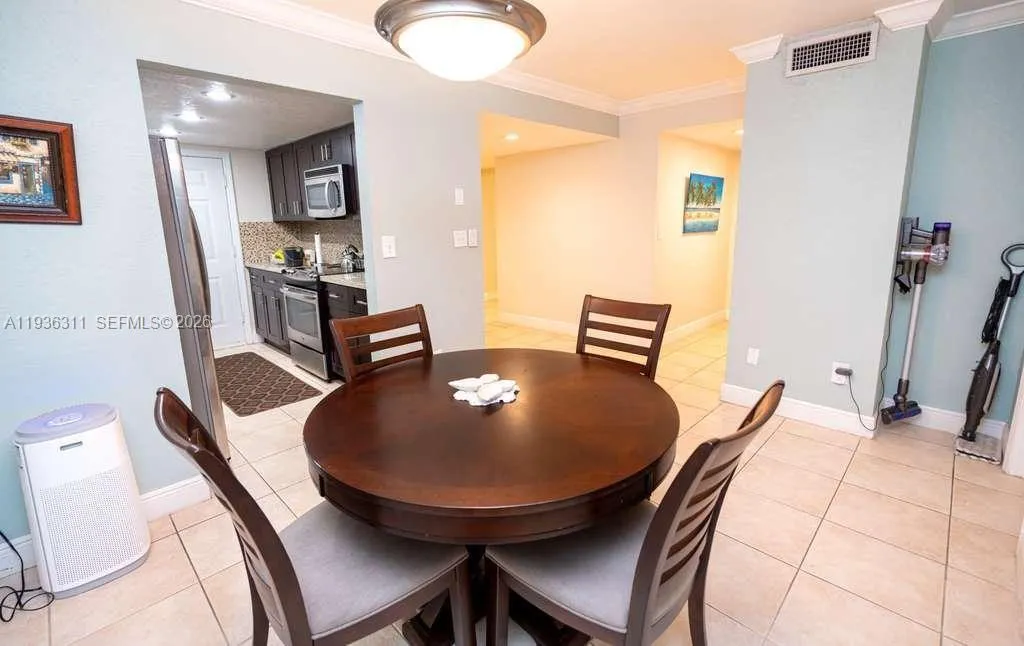 Foto de propiedad en 8600 SW 109th Avenue 4-114, Miami, FL 33173 Miami con MLS#