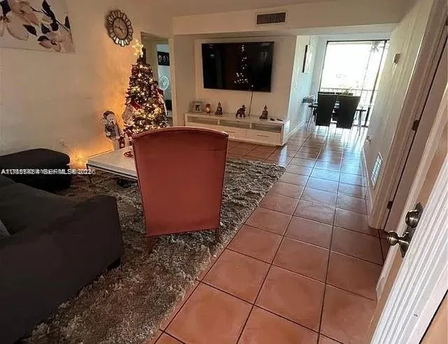 Foto de propiedad en 8600 SW 133rd Ave Road 423, Miami, FL 33183 Miami con MLS# 