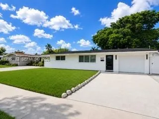 Foto de propiedad en 8600 Taft Street, Pembroke Pines, FL 33024 Pembroke Pines con MLS# 