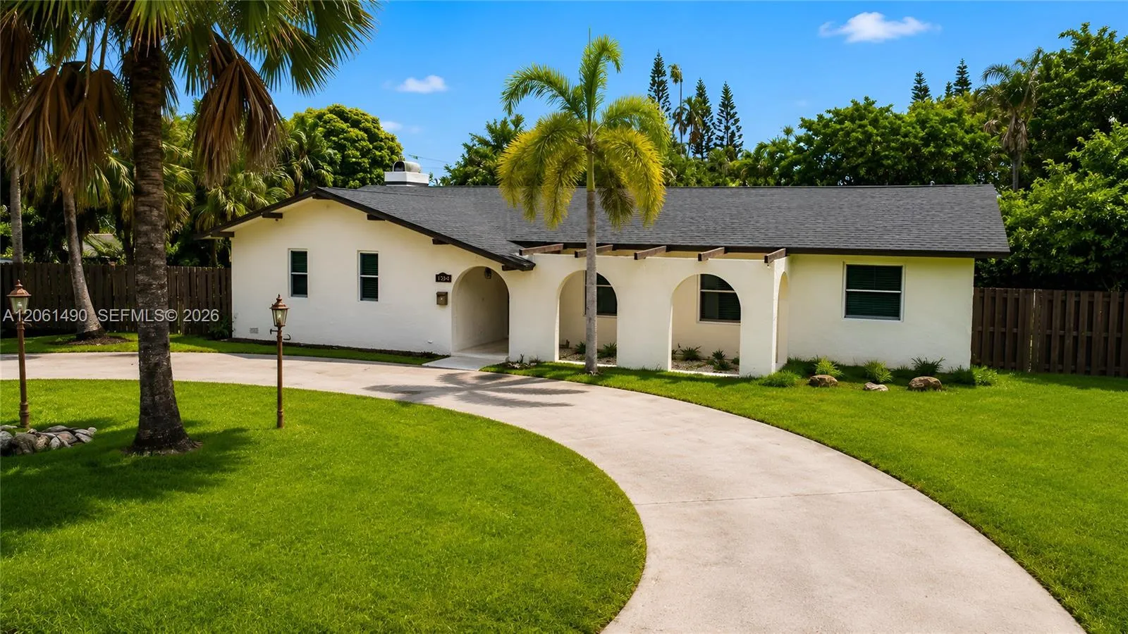 Foto de propiedad en 8601 SW 174th Street, Palmetto Bay, FL 33157 Palmetto Bay con MLS# 