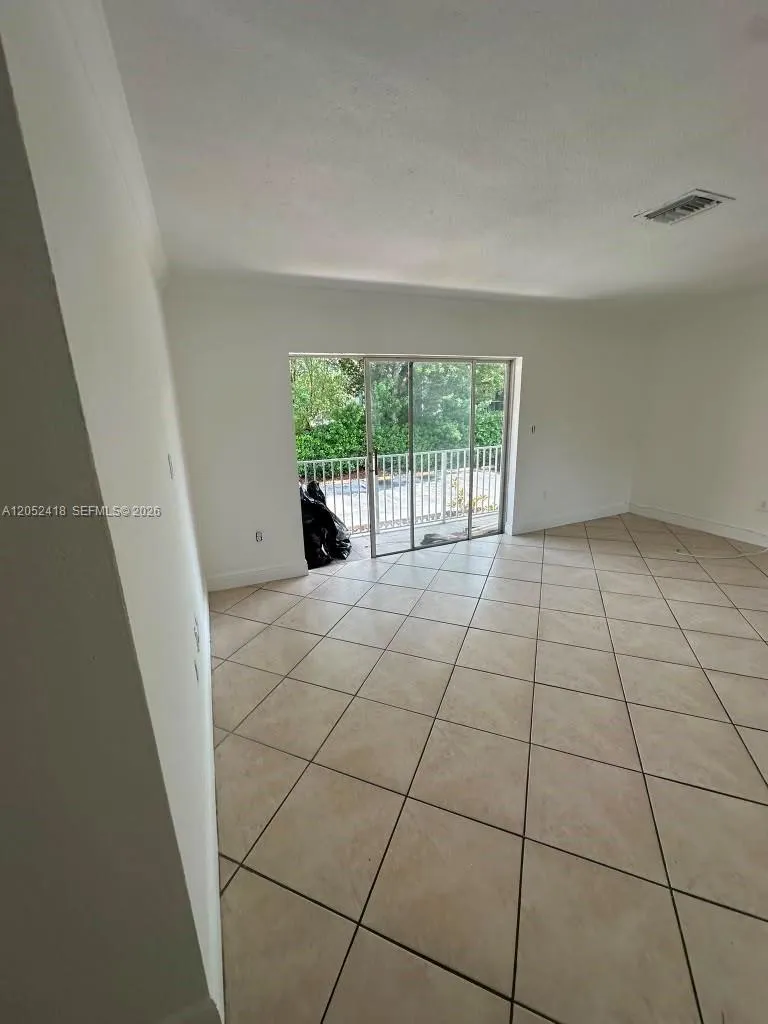 Alquilada 8601 SW 94th Street 207W, Miami, FL 33156, Miami, FL 33156