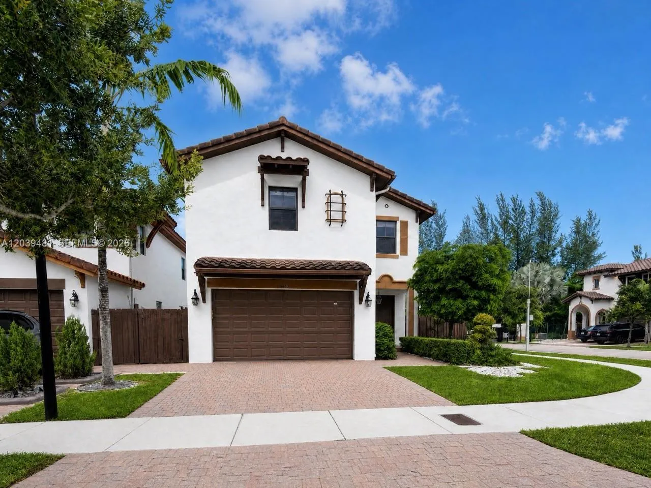 Foto de propiedad en 8605 NW 102nd Court, Doral, FL 33178 Doral con MLS# 