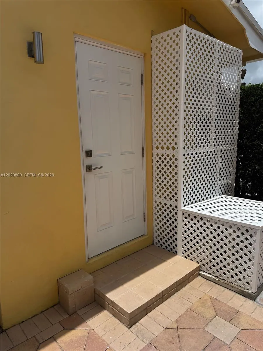 Foto de propiedad en 8605 SW 106th Street B, Miami, FL 33156 Miami con MLS# 