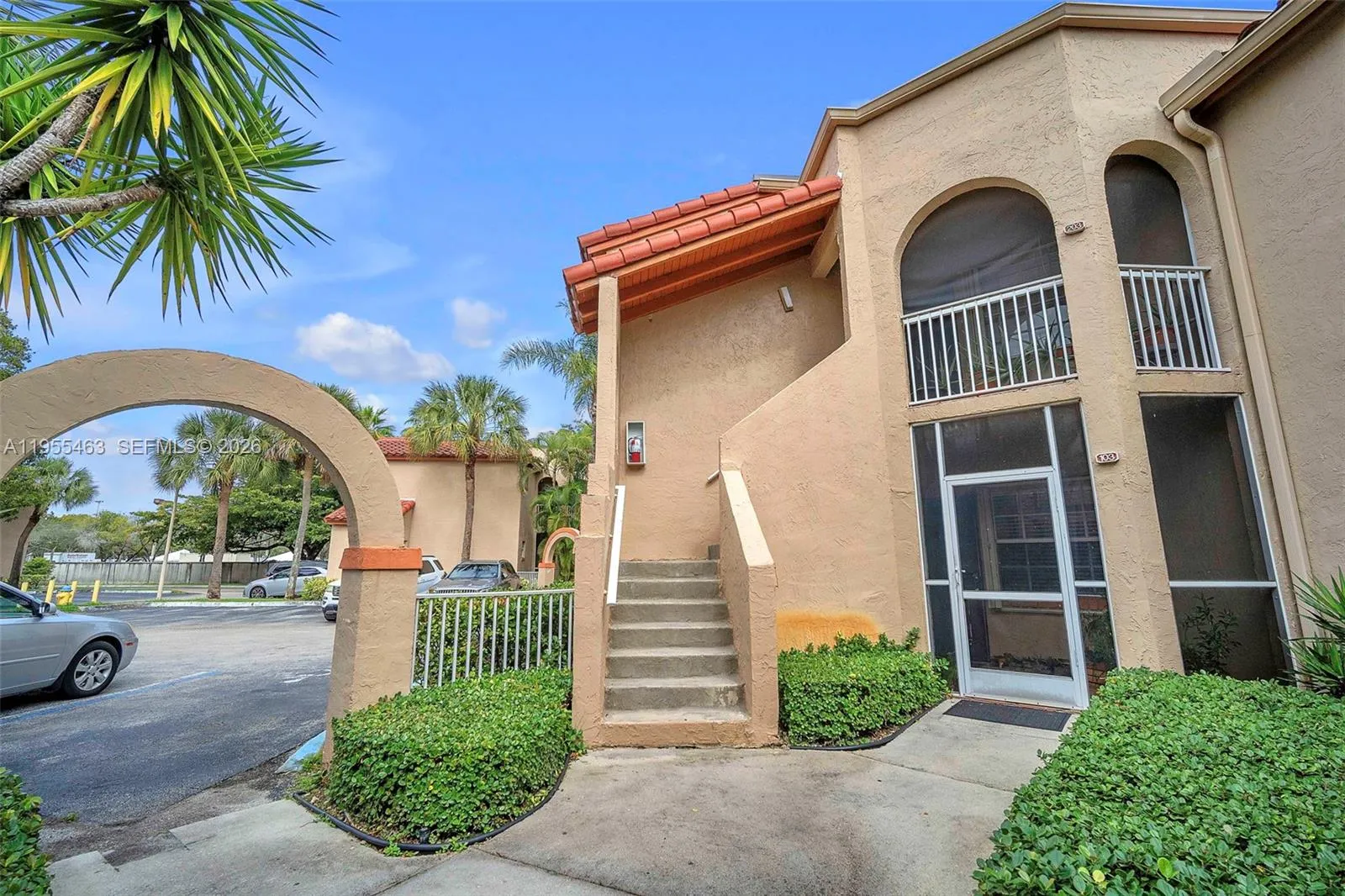 Foto de propiedad en 8606 SW 3rd Street 103, Pembroke Pines, FL 33025 Pembroke Pines con MLS# 