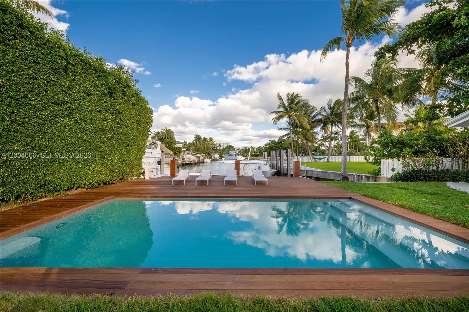 Foto de propiedad en 861 Harbor Drive, Key Biscayne, FL 33149 Key Biscayne con MLS# 