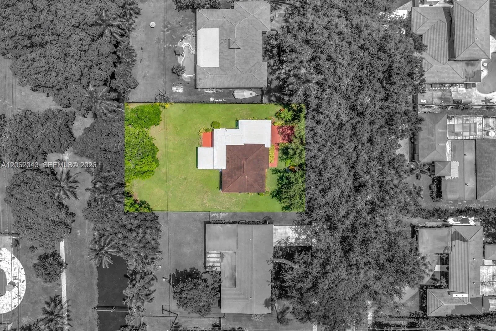Foto de propiedad en 861 Holly Lane, Plantation, FL 33317 Plantation con MLS# 