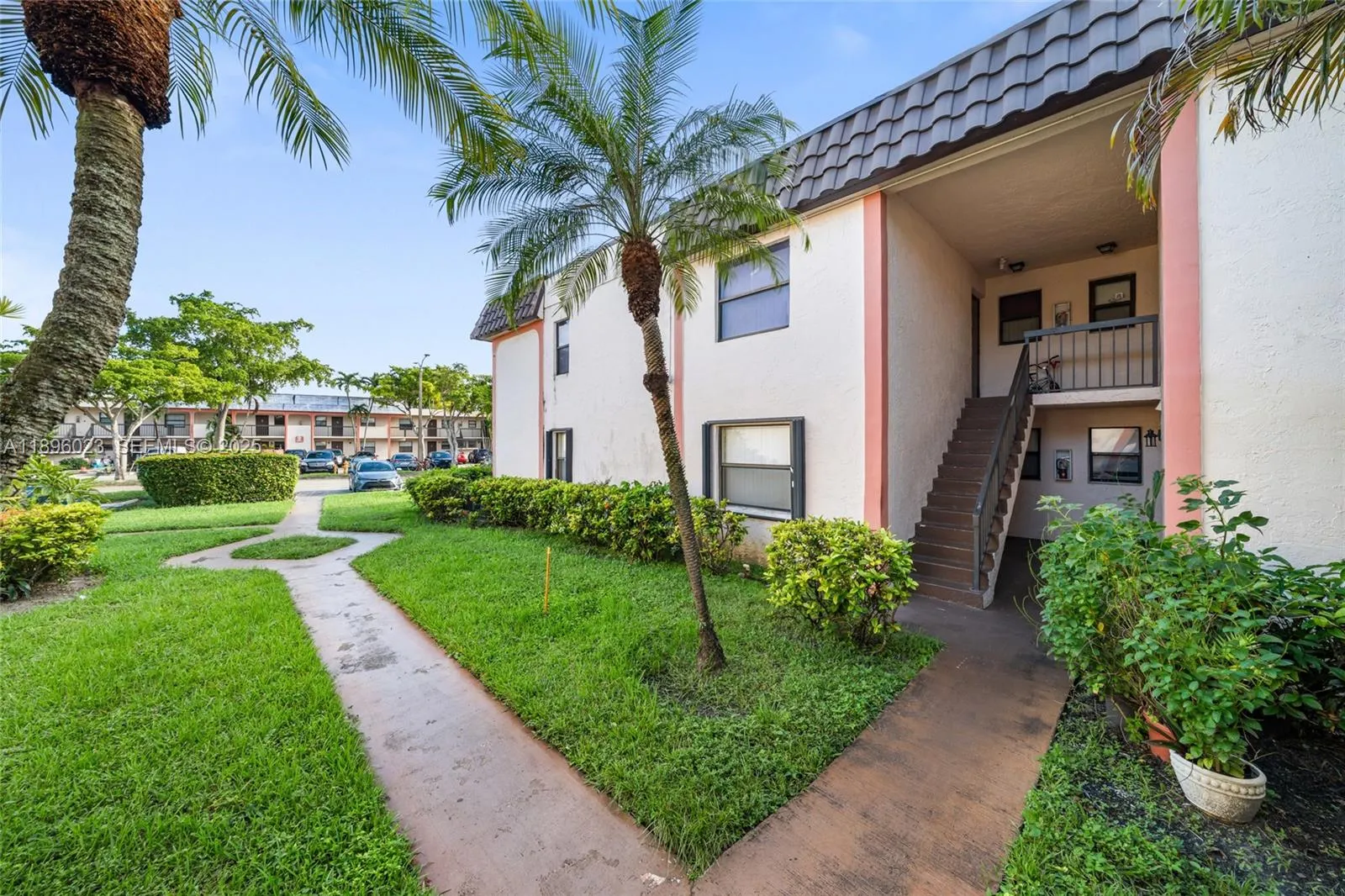 Foto de propiedad en 861 NE 207th Lane 202-14, Miami, FL 33179 Miami con MLS# 