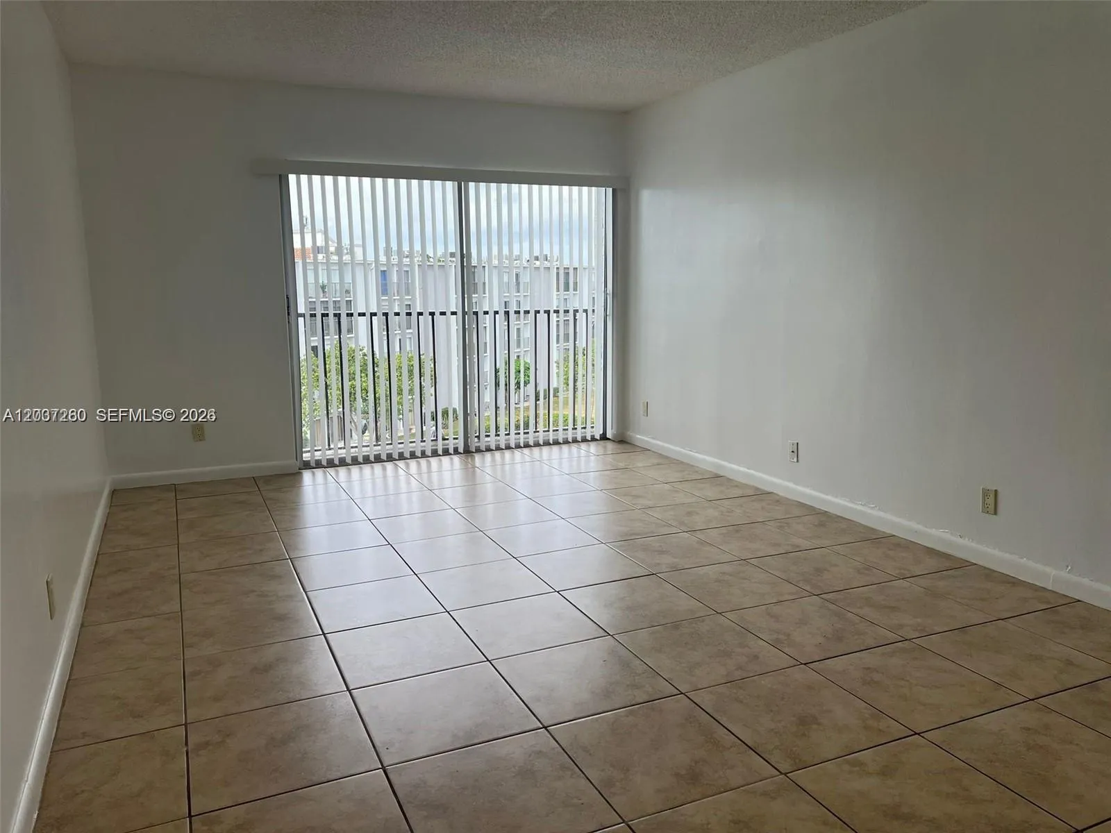 Foto de propiedad en 8610 N Sherman Circle 504, Miramar, FL 33025 Miramar con MLS# 