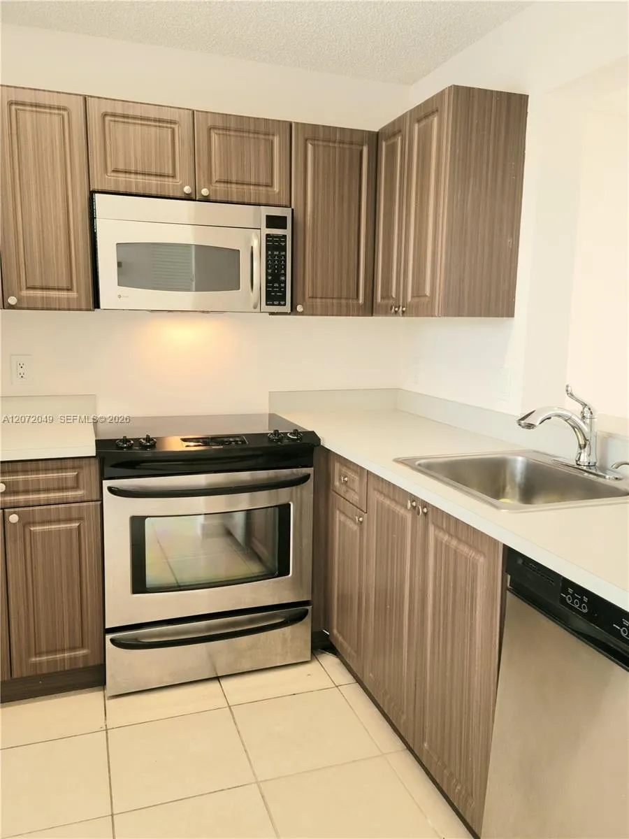 Foto de propiedad en 8620 N Sherman Circle 306, Miramar, FL 33025 Miramar con MLS# 