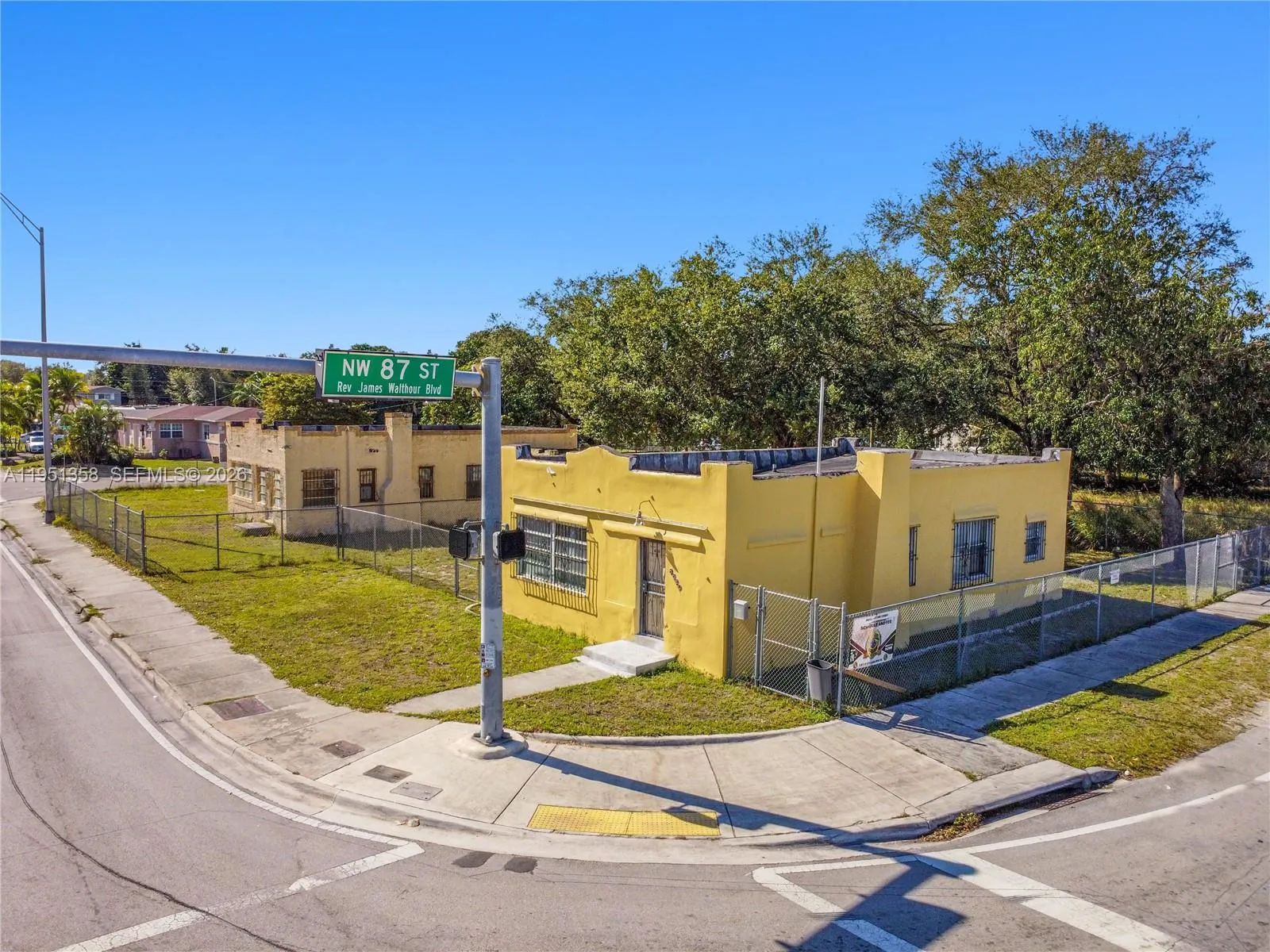 Foto de propiedad en 8620 NW 17th Avenue, Miami, FL 33147 Miami con MLS# 