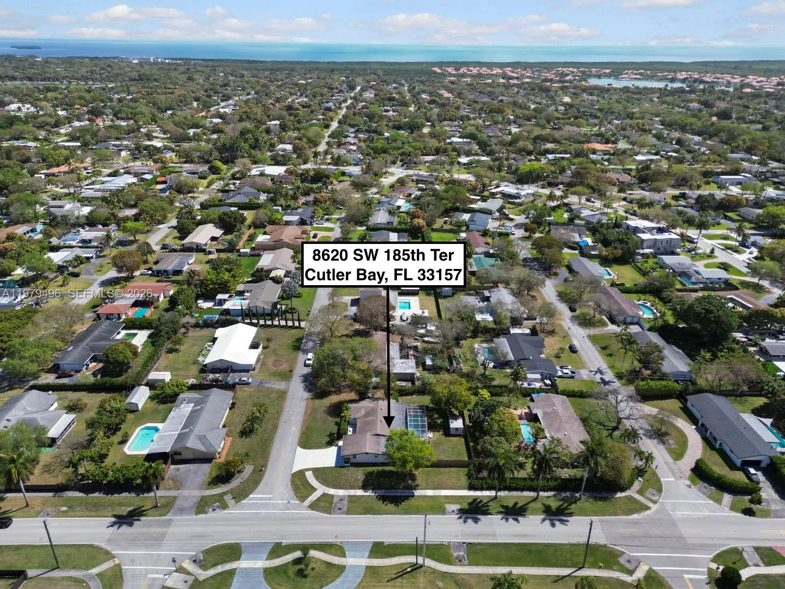 Foto de propiedad en 8620 SW 185th Terrace, Cutler Bay, FL 33157 Cutler Bay con MLS# 